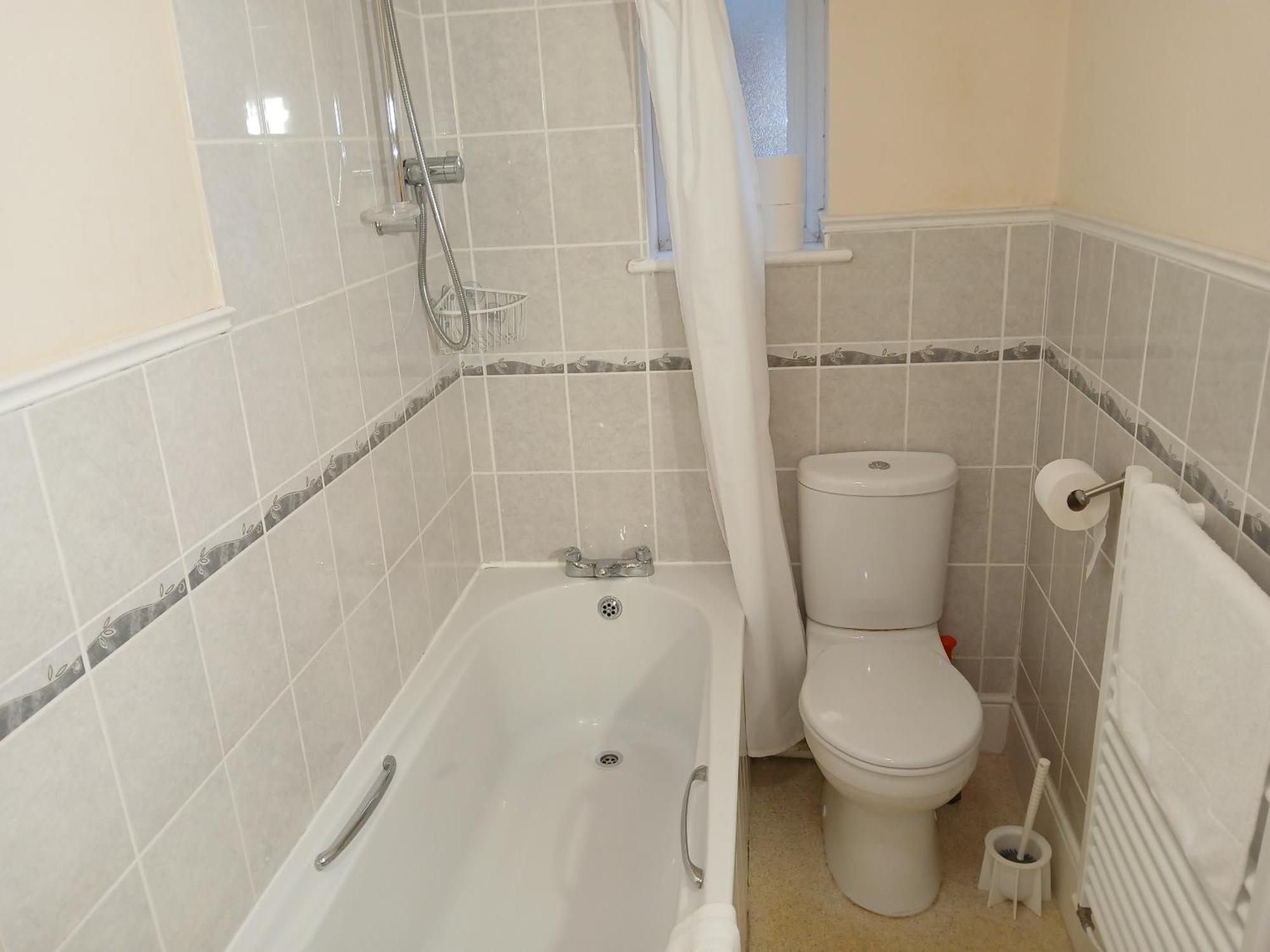 Pay2Stay Честер Номер фото